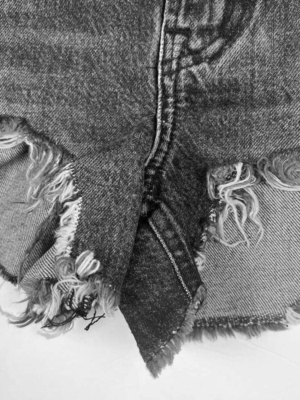 JULY SALE ZARA "Signature" Cut Off Shorts Size 4 NWT - Picture 4 of 6